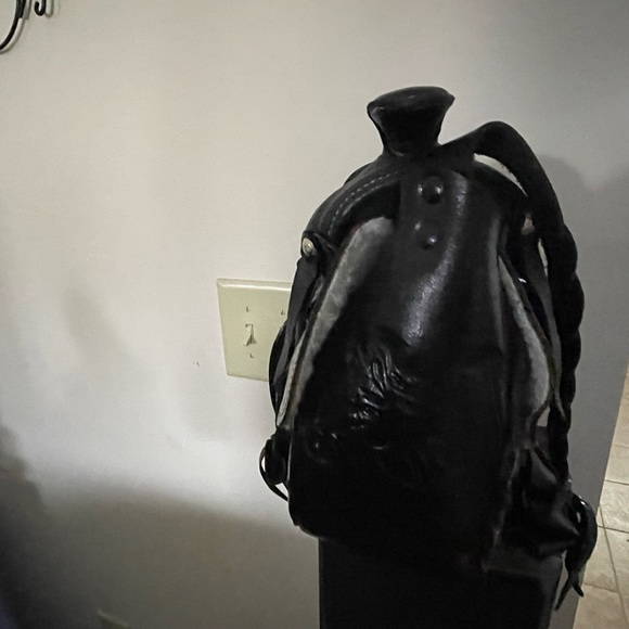 Super cute saddle purse - Picture 2 of 9